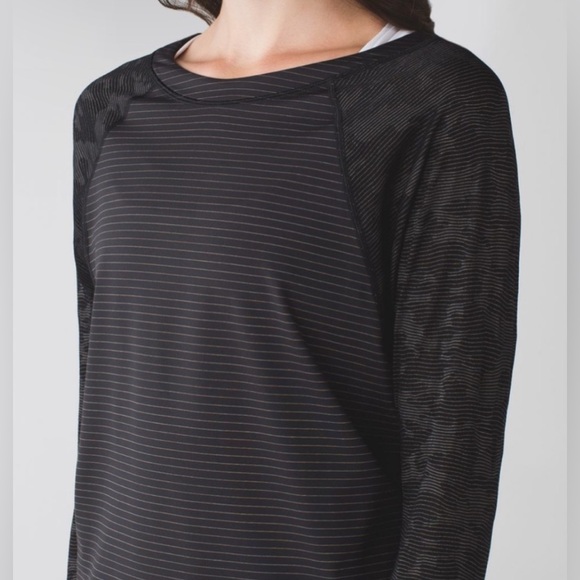 LULULEMON Long Sleeve Striped
Camouflage Run for Days Long Sleeve Shirt Medium - Picture 4 of 11